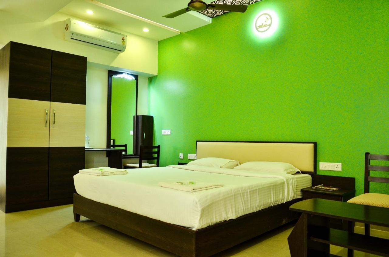 Hotel Ambai Grand Ambasamudram Екстер'єр фото