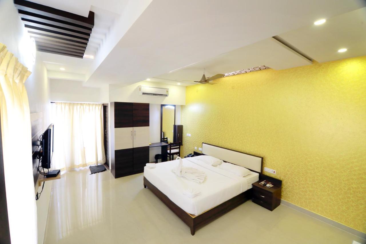 Hotel Ambai Grand Ambasamudram Екстер'єр фото