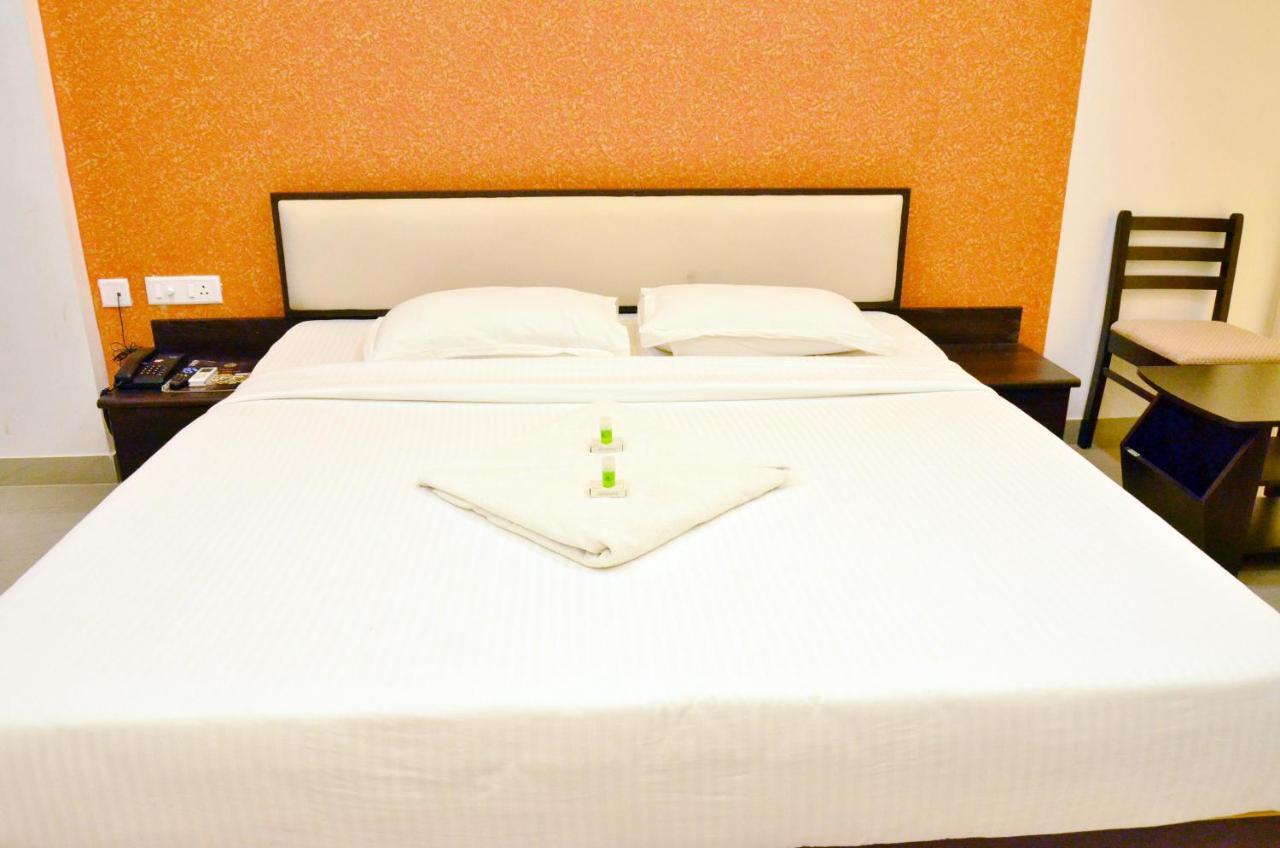 Hotel Ambai Grand Ambasamudram Екстер'єр фото