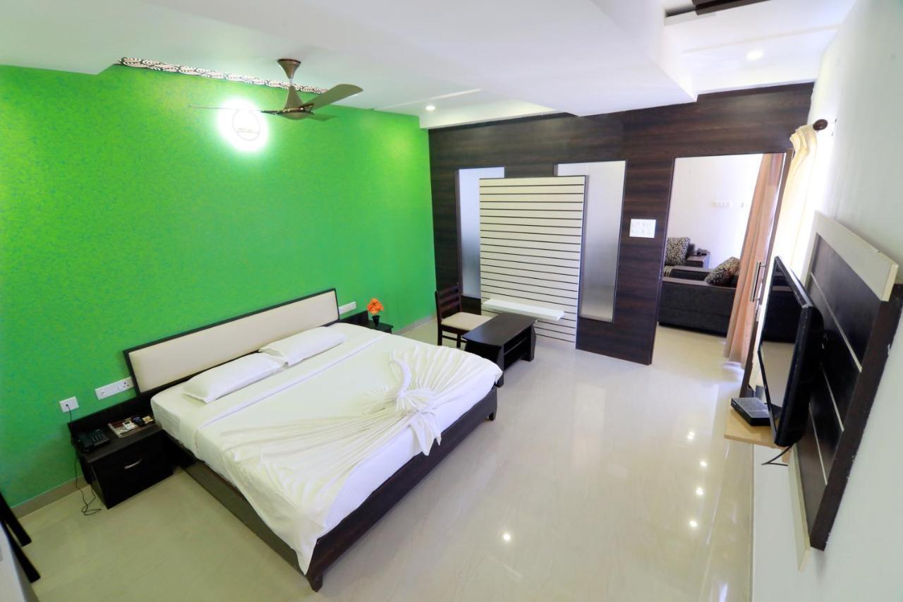 Hotel Ambai Grand Ambasamudram Екстер'єр фото